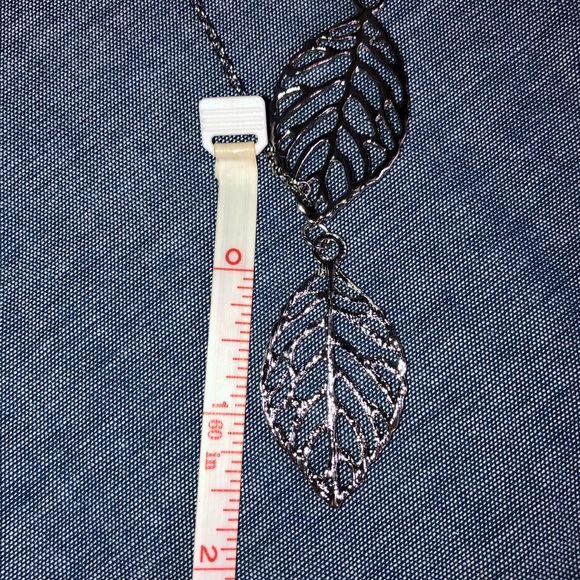 Double leaf necklace silver tone NWT - Picture 8 of 9